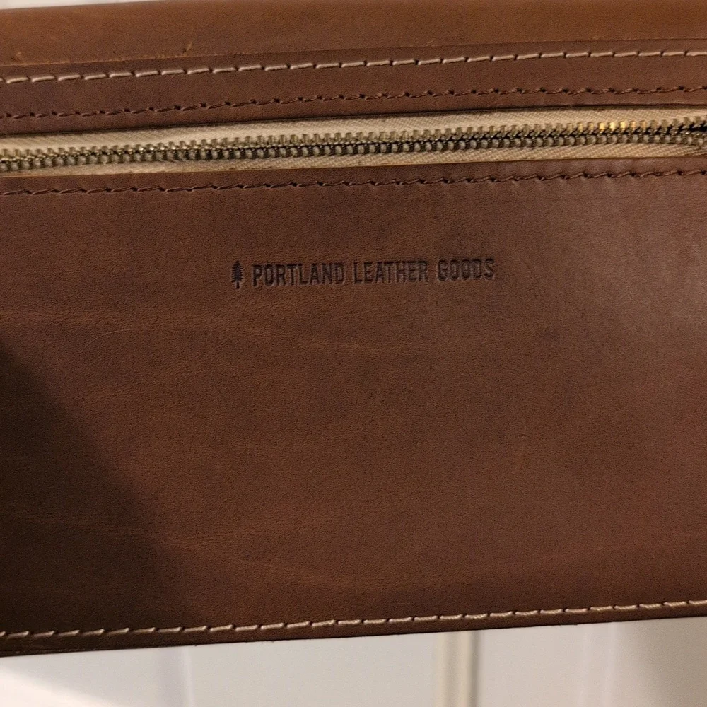 Portland Leather Envelope Crossbody - Picture 3 of 3
